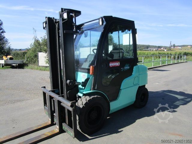Dieselstapler Mitsubishi FD30N - Zinkenversteller + Seitenschieber