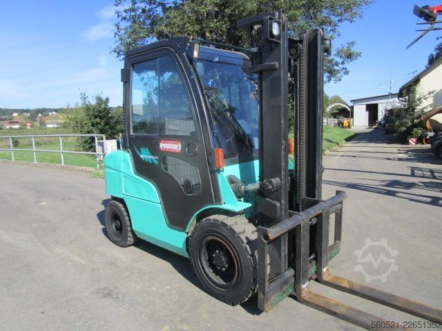 Dieselstapler Mitsubishi FD30N - Zinkenversteller + Seitenschieber