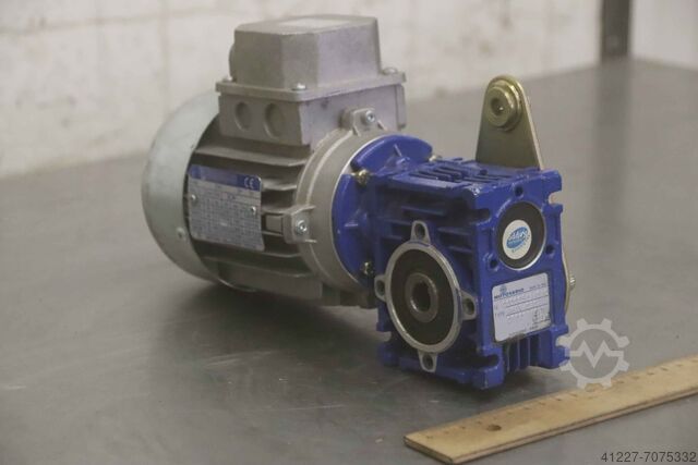 Gearmotor 0,09 kW 91 omdrejninger pr. minut Motovario NMRV/030 T56B4