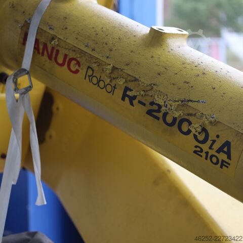 Endüstriyel robot FANUC R-2000iA/210F mit R-J3iB und Bediengerät