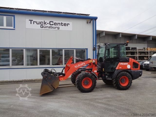 Chargeuse sur pneus KUBOTA R085 SW + Klappschaufel + Gabeln