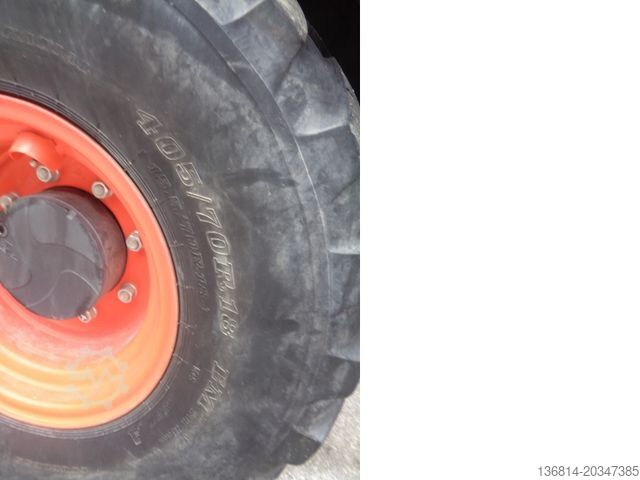 Chargeuse sur pneus KUBOTA R085 SW + Klappschaufel + Gabeln
