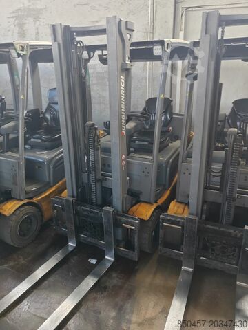 Électrique – 4 roues Jungheinrich EFG320 (PACKAGE x 5pc) no battery