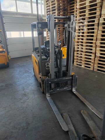 Électrique – 4 roues Jungheinrich EFG320 (PACKAGE x 5pc) no battery