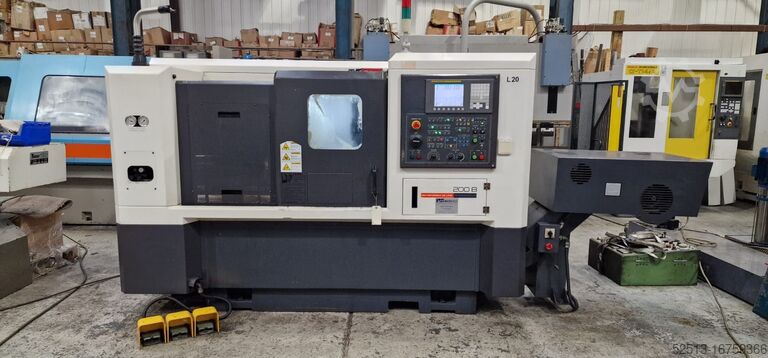 CNC draai- en freescentrum HWACHEON HI- TECH 200B