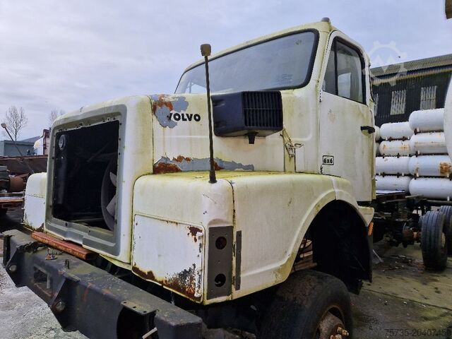 Chassis met cabine VOLVO N10 6x6