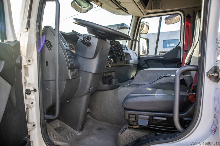 Μεταφορά σε ψύξη/κατάψυξη RENAULT D 330 -CARRIER SUPRA 850-Vlees/Meat/Viande/Fleisch