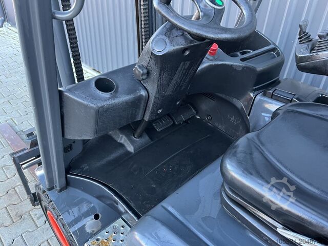 Ηλεκτρικό περονοφόρο τετράτροχο Linde E25-01