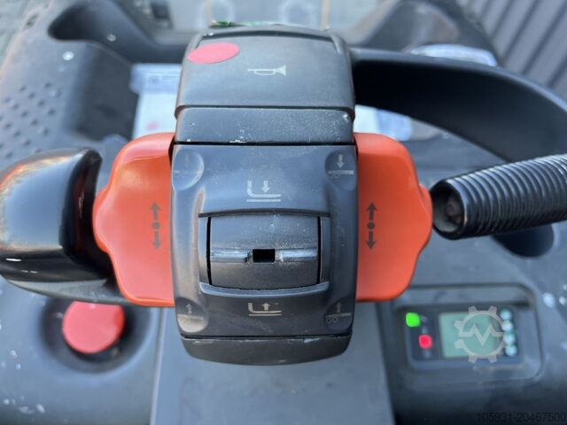 Stojanový vysokozdvižný vozík Linde L12LHP