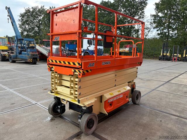  JLG 3246 ES