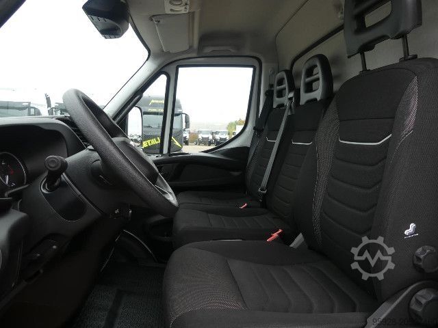 Furgon skrzyniowy IVECO Daily 70C18HA8
