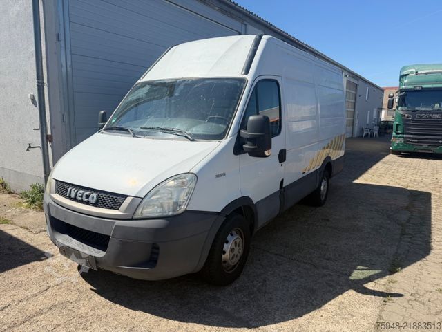 Højt tag varevogn IVECO o4.Tüv 07/2026