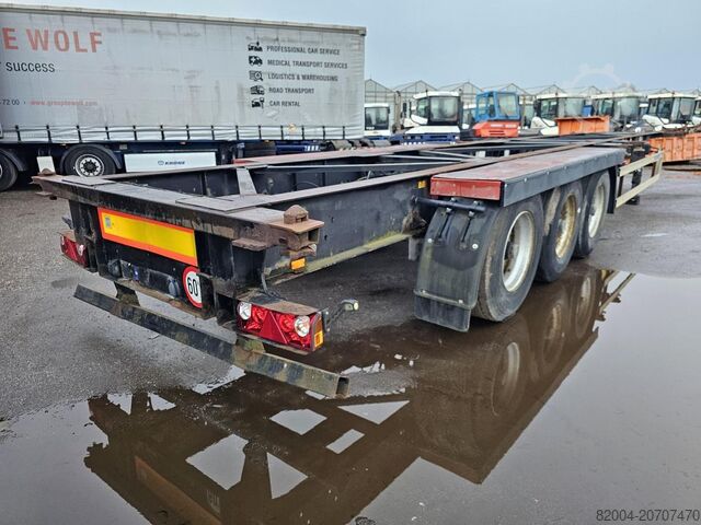 Container transport VAN HOOL 94/3067. flat container chassis all connections...
