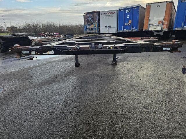 Container transport VAN HOOL 94/3067. flat container chassis all connections...