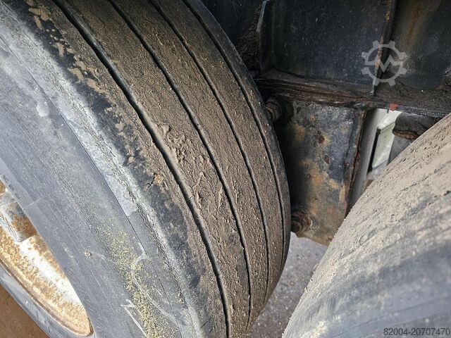 Container transport VAN HOOL 94/3067. flat container chassis all connections...