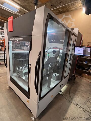 Kantpress med hanteringsrobot BYSTRONIC + KUKA Xpert 40/1030 + KR10R 1100 sixx