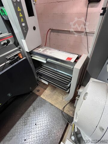 Kantpress med hanteringsrobot BYSTRONIC + KUKA Xpert 40/1030 + KR10R 1100 sixx