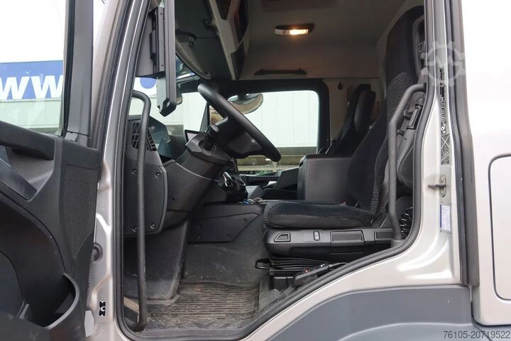 Autogru Mercedes-Benz Actros 2133 L Trekker + Hiab Kraan met City Tra...