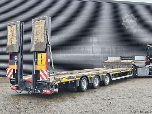 Low loader Kassbohrer LB3E / 3 AXLE / HYDRAULIC RAMP / LIFT AXLE