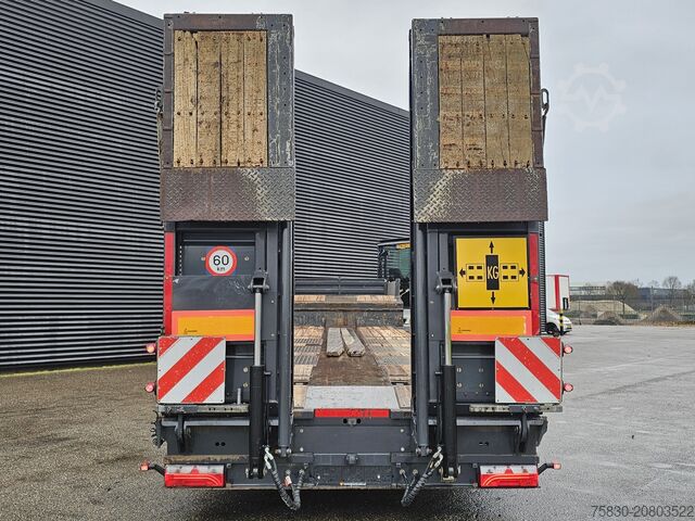 Low loader Kassbohrer LB3E / 3 AXLE / HYDRAULIC RAMP / LIFT AXLE