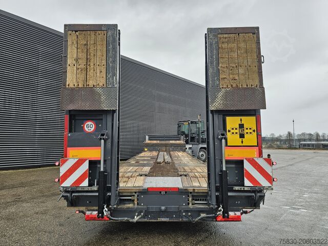 Low loader Kassbohrer LB3E / 3 AXLE / HYDRAULIC RAMP / LIFT AXLE