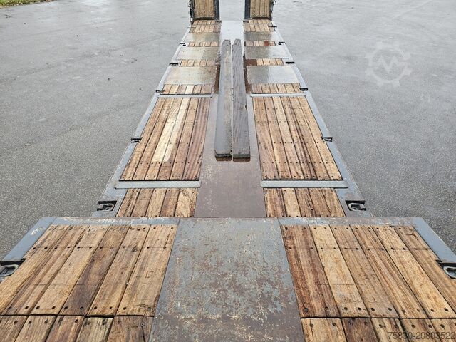 Low loader Kassbohrer LB3E / 3 AXLE / HYDRAULIC RAMP / LIFT AXLE