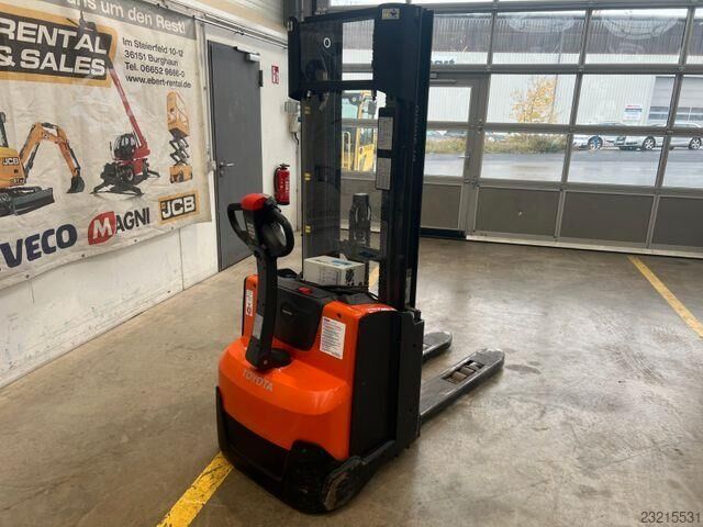  Toyota SWE 120L / nur 497h ! / 2024 / HH: 4.15m
