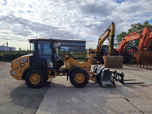Wheel loader CAT 906 (Bucket+Forks)