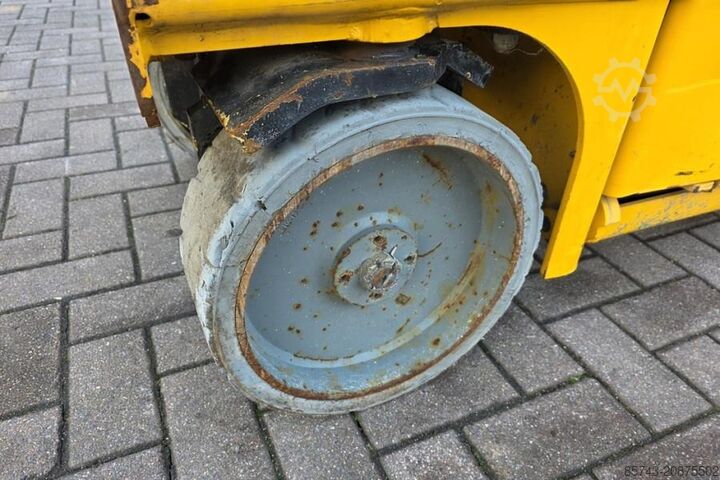 Scissor lift Haulotte Compact 8 As-Is, Electric, 8.2m Working Height, 35