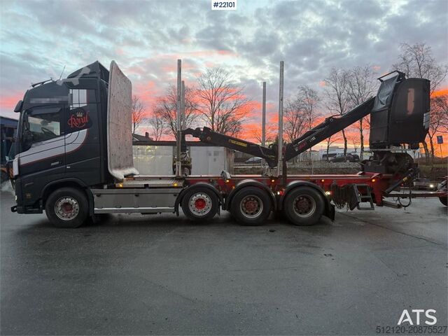 Log transporter Volvo FH16 8x4 Globetrotter Royal timber truck w/Loglift