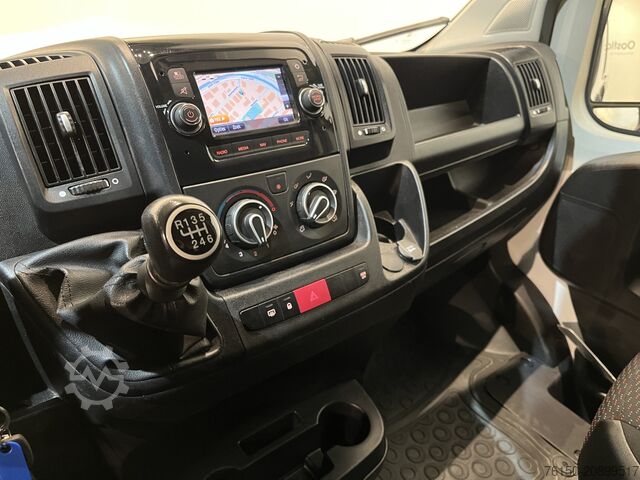 Furgonetka z podwójną kabiną Peugeot Boxer 2.2 BlueHDi 165 PK L4 Pro Zwaar DC Dubbel...