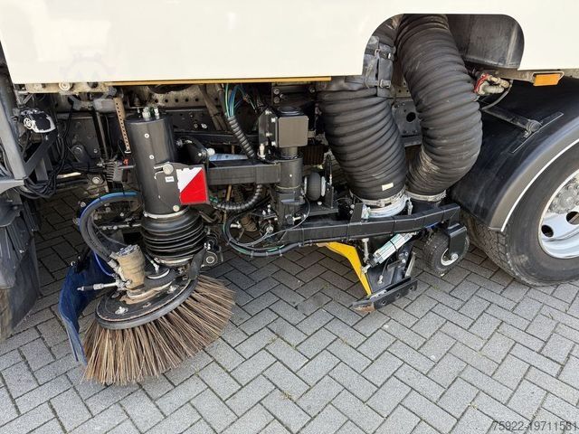 Veegmachine MERCEDES-BENZ Atego 1323 FAUN Viajet 6 R/L H