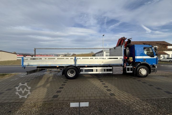Grue montée sur camion Renault D Wide 18.380 4x2 F135A.22 / Swiss-Vehicle