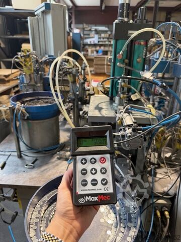 Robot til montering af hjørnebeslag på aluminiumprofiler Cosberg Tavola Rotante