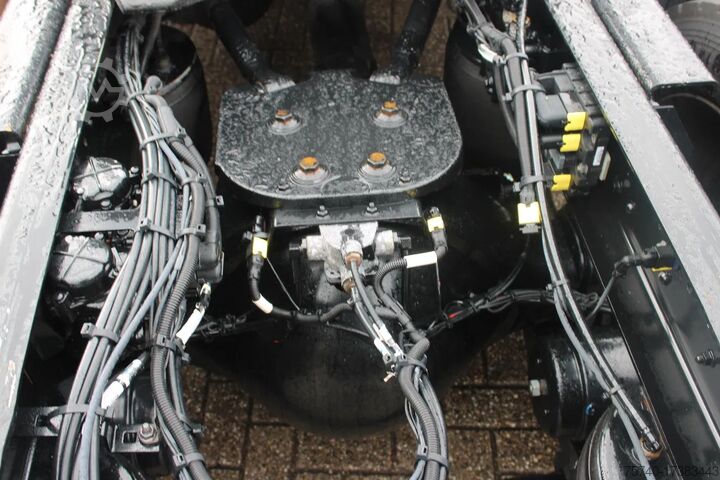 Standard-SZM DAF XF 530 + EURO 6 + mega + full Options !!!