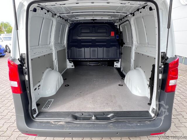 Panelbil lång Mercedes-Benz Vito