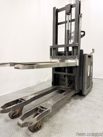 Reachstacker Atlet PDP200
