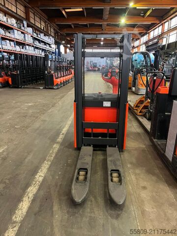 High Lift stacker Linde L12 //