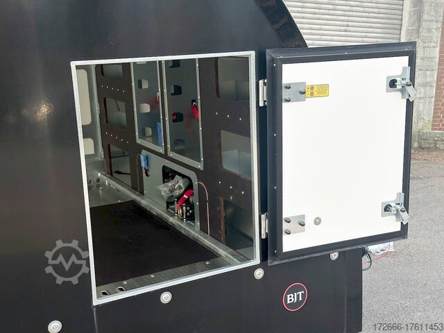 Walizka Brian James Trailers RACE TRANSPORTER 4 384-1060 550X212X199CM 3500KG