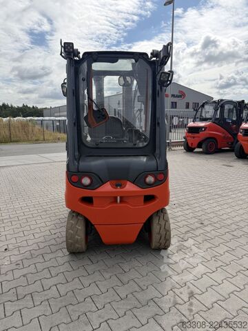 Electric 4-wheel forklift Linde E25-01