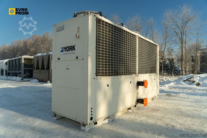 Refroidisseur/pompe à chaleur Used Aircooled chiller YORK YLHA 150 TP 380T 145 kW/150kW 2016 yom