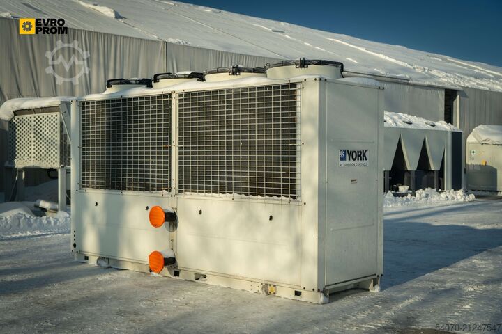 Refroidisseur/pompe à chaleur Used Aircooled chiller YORK YLHA 150 TP 380T 145 kW/150kW 2016 yom
