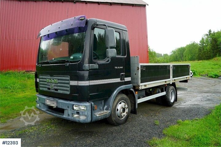 Flatbed MAN TGL 8.240 4x2 flatbed truck w / aluminum box