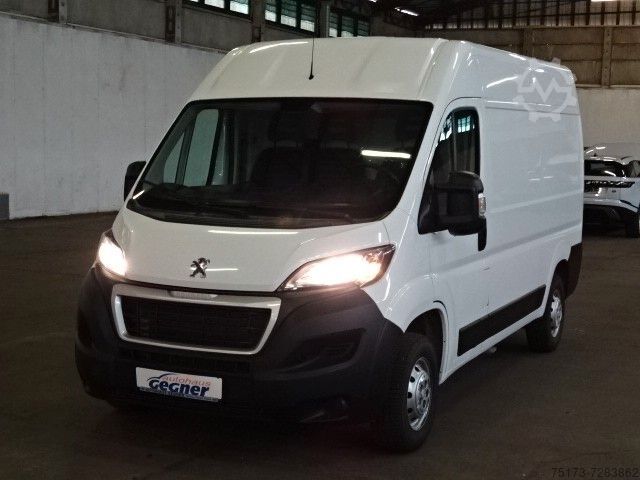 Peugeot Boxer closed box van for sale Italy Cuneo, WF33274