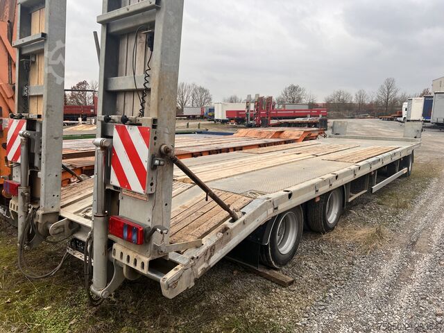 Low loader trailer Möslein TO 3 F Schwebheim  3 Achs Tiefladeranhänger 9 m Ladefläche