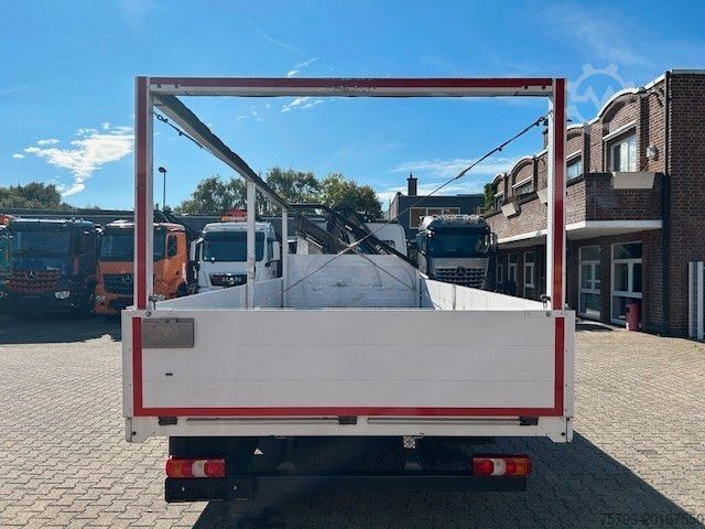 Vrachtauto met open laadbak MERCEDES-BENZ 1221 Pritsche + HIAB XS077 ES 3 - 4x2 weiß