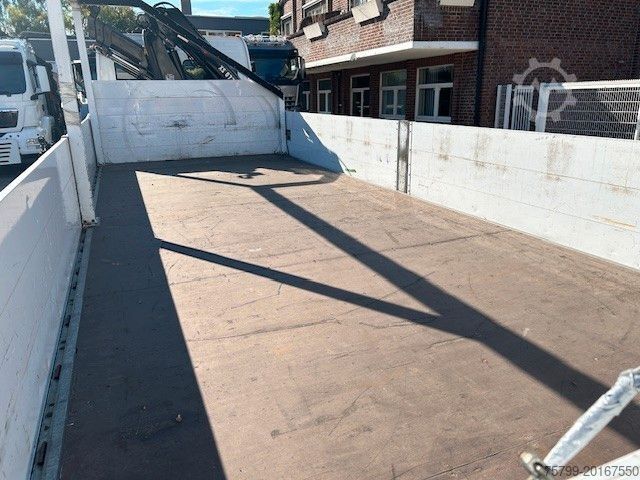 Vrachtauto met open laadbak MERCEDES-BENZ 1221 Pritsche + HIAB XS077 ES 3 - 4x2 weiß