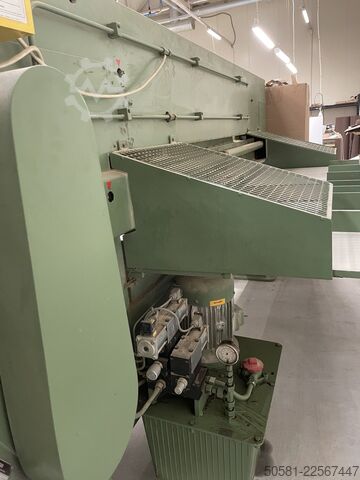 Modernizované dýhárenské gilotinové nůžky JOSTING EFS 2300 L