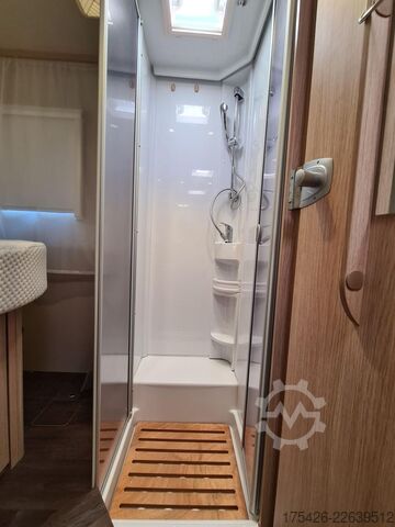 Autocaravana semi-integrada SUNLIGHT T  69 L *Solar*Lithium*Wechselrichter*SAT*
