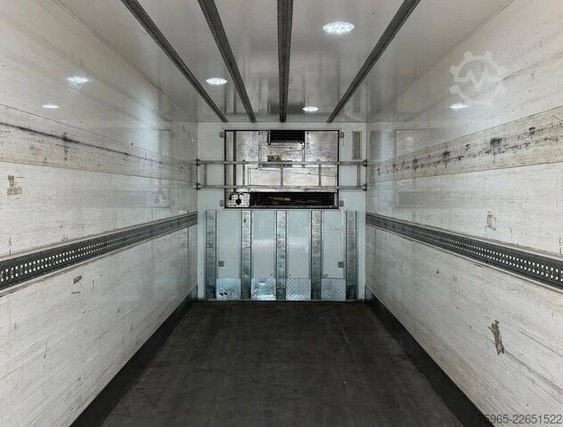 Kühlauflieger SAMRO ISO BOX THERMO KING ONLY 846 ENGINE HOURS STEERI